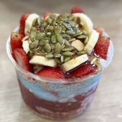 Lazy Bird - Açaí Bowl with açaí and blue pineapple