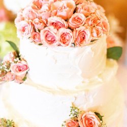 Ammys Bake Shop - Wedding cake with fresh flowers!