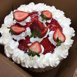 JAA Dessert Studio & Cafe - Smells amazing inside. Cake looks delicious.
