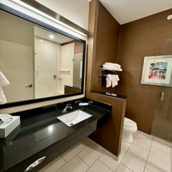Fairfield by Marriott Inn & Suites Bowling Green - Bathroom