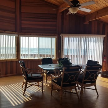 Barbers Point Beach Cottages - Dinning area with beautiful diamond head view. Breath taking & peaceful. - Guest Houses Near Me - Ewa Beach, Hawaii Barbers Point Beach Cottages - Dinning area with beautiful diamond head view. Breath taking & peaceful. - Guest Houses Near Me - Ewa Beach, Hawaii