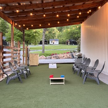 Anson Arbor Farm - Recreational Common Area at the barn - Vacation Rentals Near Me - Sevierville, Tennessee
