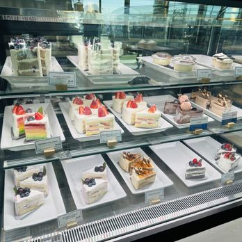 Paris Baguette - Cake slices - Bakeries Near Me - Newmarket, Ontario Paris Baguette - Cake slices - Bakeries Near Me - Newmarket, Ontario
