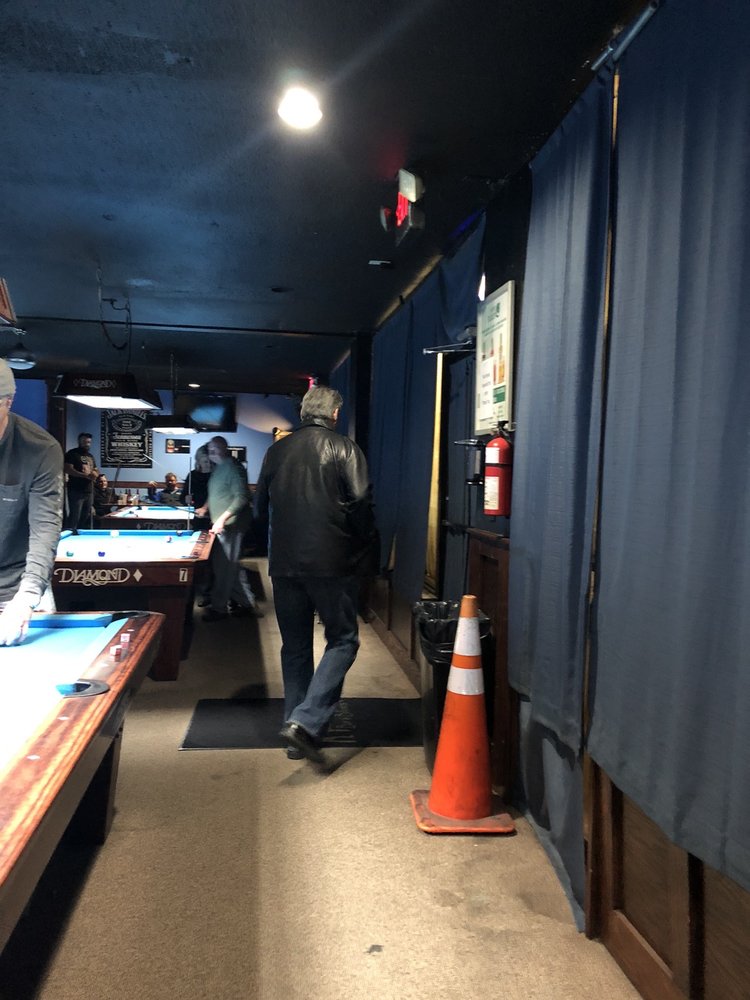 SHORE THING BILLIARDS Updated September 2024 11 Photos 942 Lake