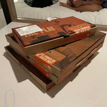 Blaze Pizza - 3 pizzas and a cheese bread delivered without any sauces, napkins, utensils, drinks or condiments ordered together. - Salad Near Me - Palm Desert, California