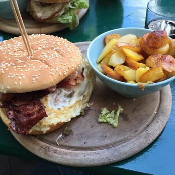 Brauhaus Joh. Albrecht - The Tiki Burger with baked potatoes - Breweries Near Me - Hamburg, HH Brauhaus Joh. Albrecht - The Tiki Burger with baked potatoes - Breweries Near Me - Hamburg, HH