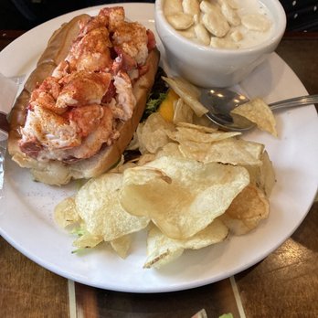 Side Street Cafe - Lobster roll and chowder - American Near Me - Bar Harbor, Maine Side Street Cafe - Lobster roll and chowder - American Near Me - Bar Harbor, Maine