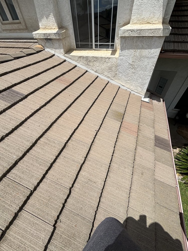 Slide of Alvarez Roofing