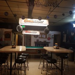 Pour House Saloon - Pool, shuffle board and the best bartenders!