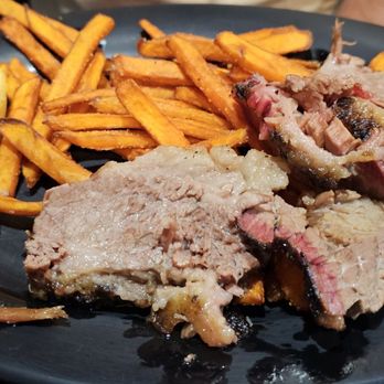 Hole In The Wall Bbq - Juicy brisket - Barbeque Near Me - Springfield, Oregon