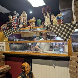 Mariana's The Stinky Rose - The pizza kitchen