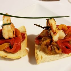 Il Mattarello D'Oro - Homemade bread crust served with peppers and shrimp marinated in beer