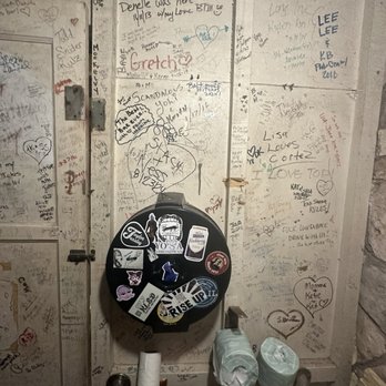 Devil's Backbone Tavern - Dive Bars Near Me - Fischer, Texas