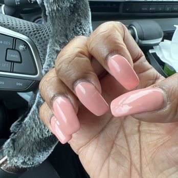 Four Seasons Nails Salon - My middle nail is cracked and my baby finger nail is cracked. My nails look horrible like a dam Almond. - Nail Salons Near Me - Millbrae, California