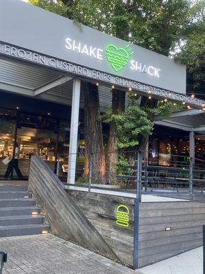 SHAKE SHACK Gaien by null