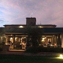 Tavola di Guido - Lit up at night