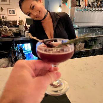Vista - Hannah the bartender! - Bars Near Me - Hermosa Beach, California