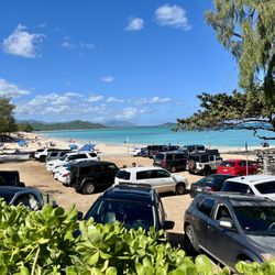Kailua Beach Park - Lots of parking (paved and unpaved)