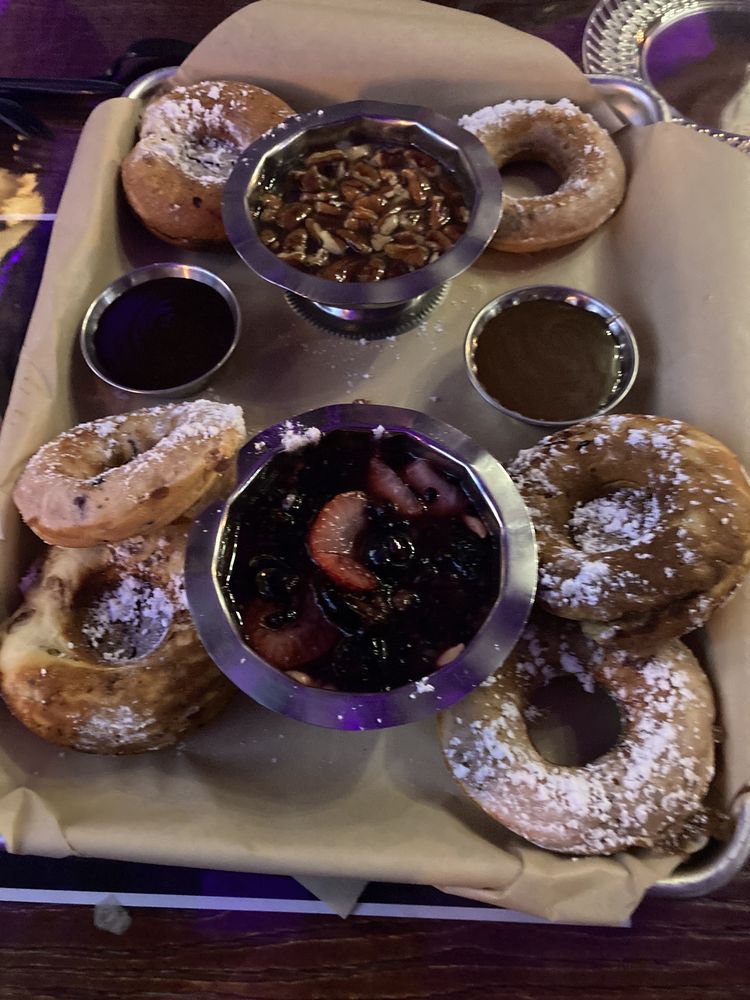 THE VOLSTEAD ROOM OF THE HALE STREET CENTER 209 Dickinson St