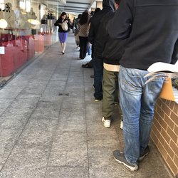 Embassy of the People's Republic of China - The line waiting for the embassy to open