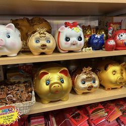 Mekong Plaza - Piggies