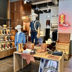 Tecovas - The shoe shine chair