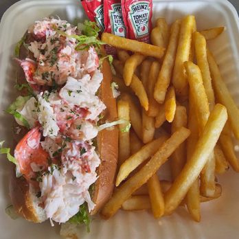 Dew Drop In - LOBSTER ROLL ...best in the Lakes Region! - Food Trucks Near Me - Bridgewater, New Hampshire Dew Drop In - LOBSTER ROLL ...best in the Lakes Region! - Food Trucks Near Me - Bridgewater, New Hampshire