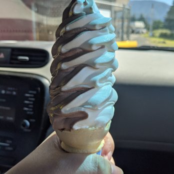 East Wind Drive-In - Twist cone - American Near Me - Cascade Locks, Oregon East Wind Drive-In - Twist cone - American Near Me - Cascade Locks, Oregon