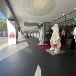 Hotel NH Collection Berlin Mitte Friedrichstrasse - The coridor outside of the hotel