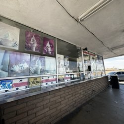 The White House - Signage and window to order