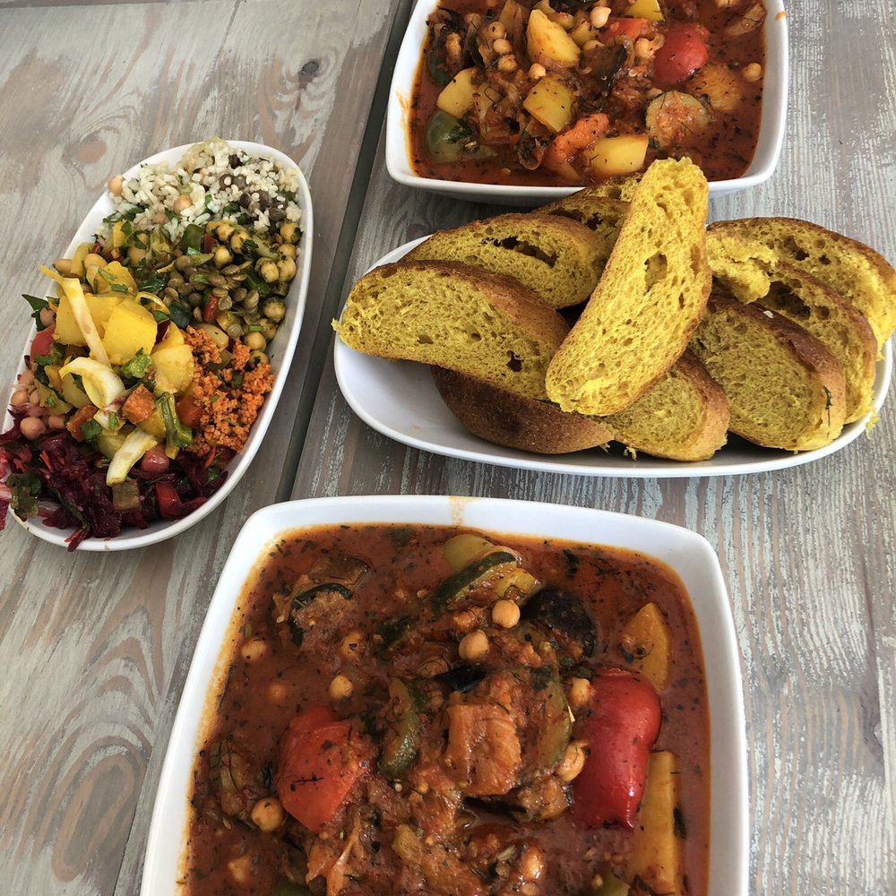 Kiez Vegan - Stew, bread, mixed salad (small) - Vegan Near Me - Berlin, BE Kiez Vegan - Stew, bread, mixed salad (small) - Vegan Near Me - Berlin, BE