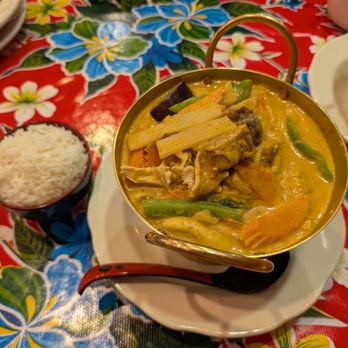 Changs Thai Cuisine - Red curry with chicken - Thai Near Me - Sacramento, California