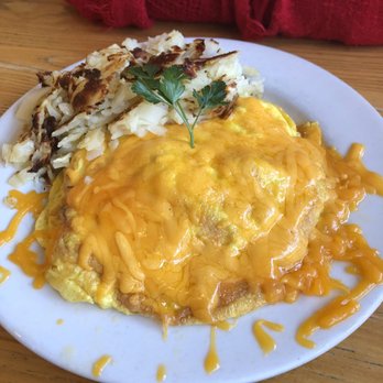 Jongewaard's Bake n Broil - Bacon Bacon , Avocado & Cheddar Cheese Omelette - American Near Me - Long Beach, California