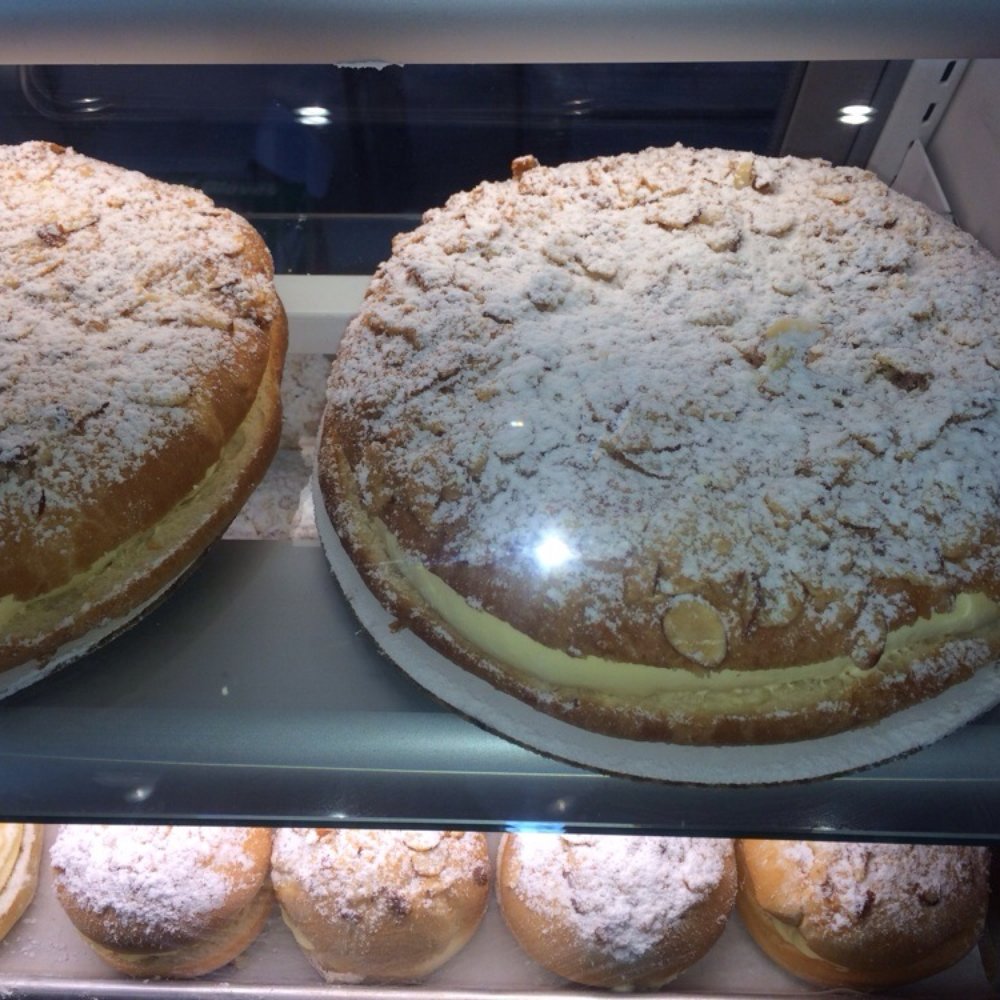 Hans' Bakery - Bee hive = Sunday morning heaven - Bakeries Near Me - Anoka, Minnesota
