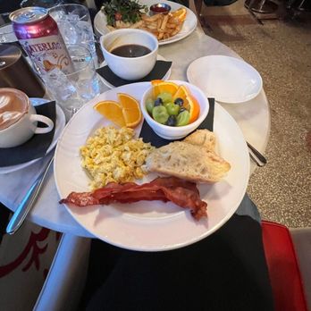 Moda Hotel - Perfect breakfast - Hotels Near Me - Vancouver, British Columbia