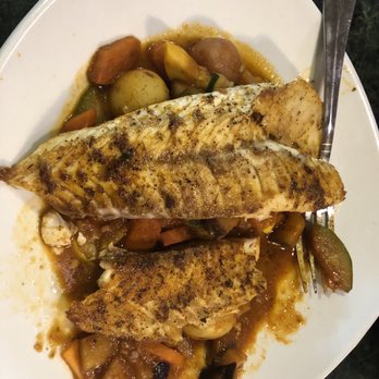 Le Chateau Garden Bistro - Good fish - New American Near Me - Costa Mesa, California