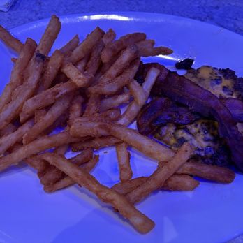 Sports & Social - Smashburger, no bun - Sports Bars Near Me - Hanover, Maryland