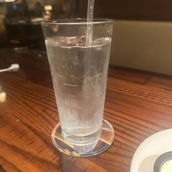 LongHorn Steakhouse - La agua siempre venían a atendernos la mesera súper excellent - Steakhouses Near Me - Austin, Texas