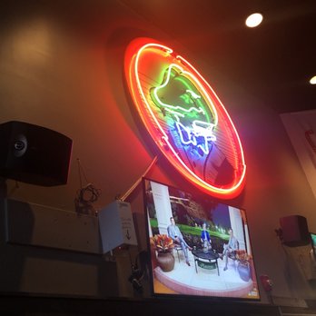Winking Lizard Tavern - American Near Me - Canton, Ohio