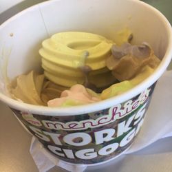 Menchies - Frozen yogurt