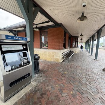 Berwyn Metra Station - Outside platform, new and modern updated ticketing booth, easy to use. Original paver bricks platform. Clean and well maintained - Train Stations Near Me - Berwyn, Illinois Berwyn Metra Station - Outside platform, new and modern updated ticketing booth, easy to use. Original paver bricks platform. Clean and well maintained - Train Stations Near Me - Berwyn, Illinois