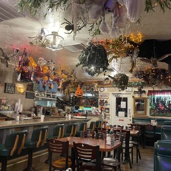 Evergreen Cafe - The interior - American Near Me - Wrightwood, California