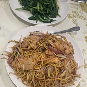 Ding’s Kitchen - house special lo mein + stir fried pea shoots w/ garlic - Chinese Near Me - Newton, Massachusetts