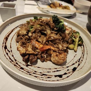 Krata - Pad See Ew (combination) - Thai Near Me - Harbor City, California Krata - Pad See Ew (combination) - Thai Near Me - Harbor City, California