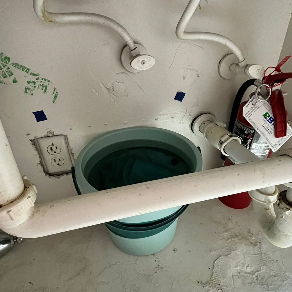 Blue Roc Premier Properties - You see that there? that's a bucket of water. I still ahve that bucket and was told it was fixed...still leaking.... - Apartments Near Me - Lakeland, Florida