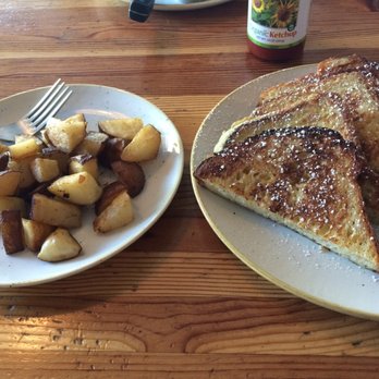 Jackson's Corner - The Reg. Frenchie and Potatoes. & they had Portland ketchup. Yum! - Sandwiches Near Me - Bend, Oregon