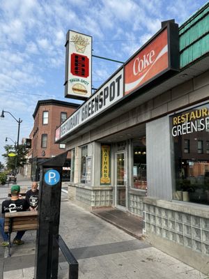 Greenspot Restaurant - Smoked Meat - Breakfast - Burgers by null