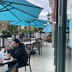 Tropical Smoothie Cafe - Front patio! (9/29/2022)