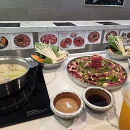 Mango green tea Pork broth Mokojii flat iron cut Mango green tea Pork broth Mokojii flat iron cut