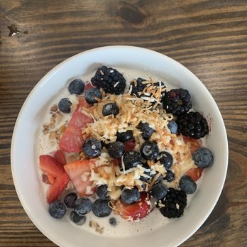 2 Birds Coffee - Porridge with fresh berries - Coffee & Tea Near Me - Miramar Beach, Florida